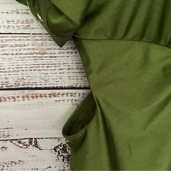 NWT Fe Noel Metallic Puff Sleeve Cut Out Medium Coverage One Piece Swimsuit - Picture 12 of 14